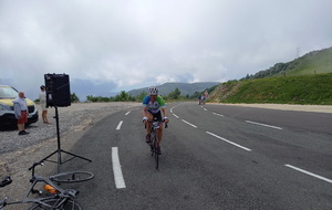 Fred arrive au sommet du Grand Colombier