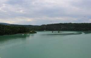 Lac de Vouglans, vestiges du village noyé...